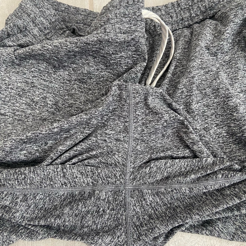 Nwot Vuori Gray Drawstring Performance Jogger Pan… - image 5